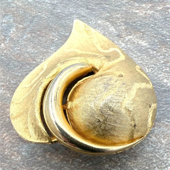 J J Puffy Heart Brooch Pin Large Brocade Textured Abstract Vintage Gold-Tone - Picture 4 of 7